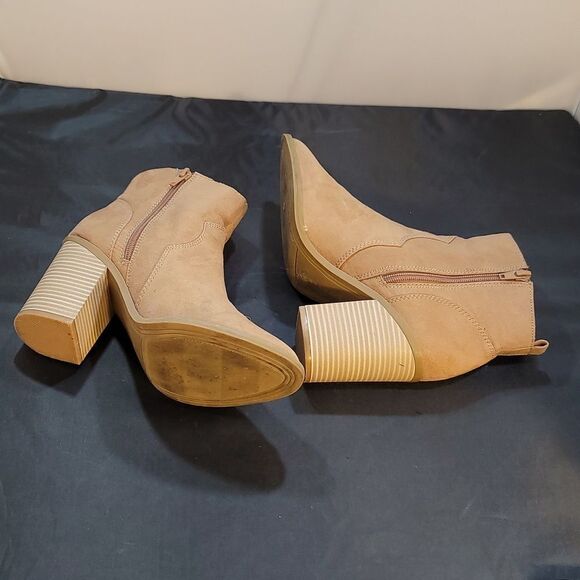 EXPRESS BLOCK HEEL POINTED TOE SLIP-ON WOMEN"S BOOTIE - Picture 11 of 15